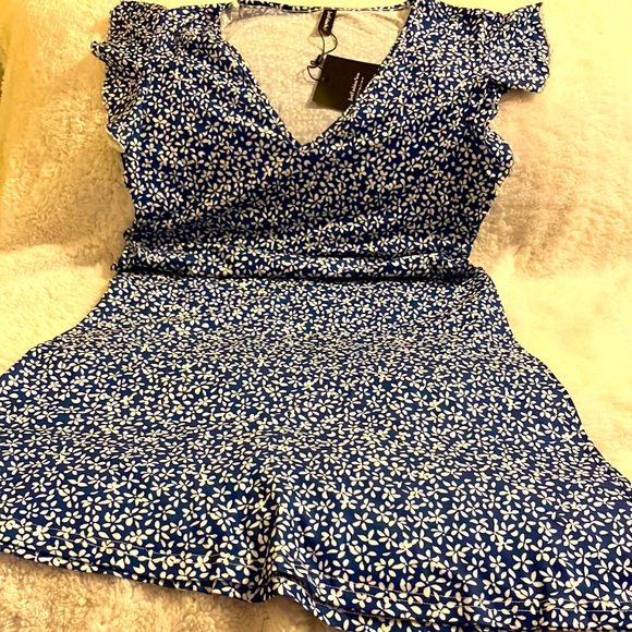 Beautiful Short Sleeve Dress - Picture 1 of 2